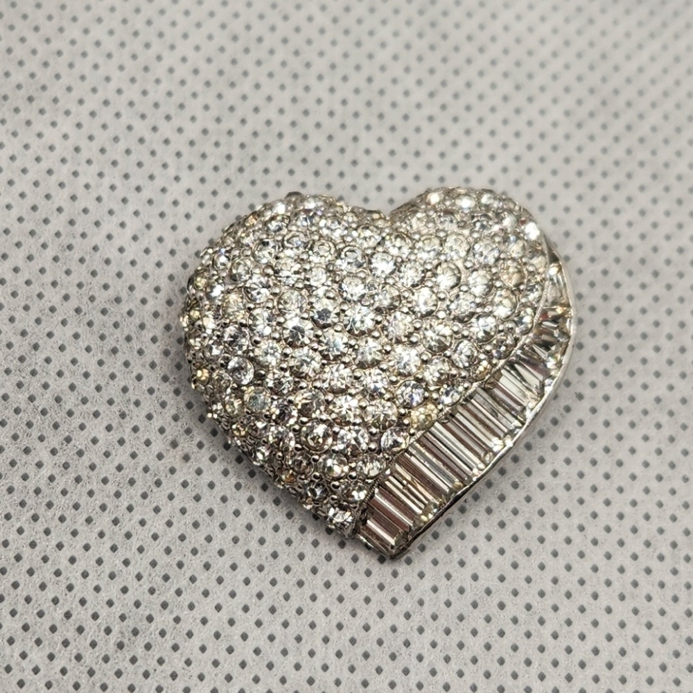 Vtg Weiss Round And Baguette CZ Heart Brooch